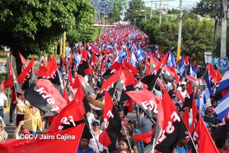 Daniel y Rosario se funden en abrazo solidario con las Madres en Oración y Cantata por la Paz