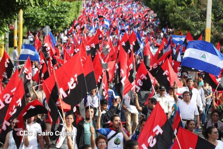 Daniel y Rosario se funden en abrazo solidario con las Madres en Oración y Cantata por la Paz