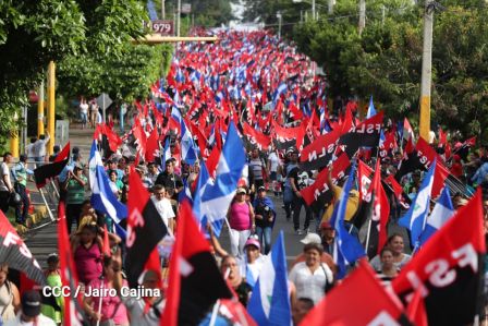 Daniel y Rosario se funden en abrazo solidario con las Madres en Oración y Cantata por la Paz