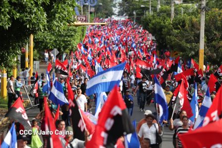 Daniel y Rosario se funden en abrazo solidario con las Madres en Oración y Cantata por la Paz