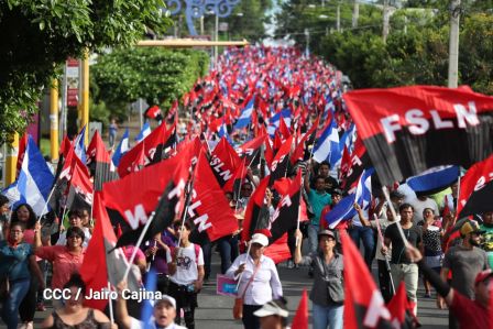 Daniel y Rosario se funden en abrazo solidario con las Madres en Oración y Cantata por la Paz