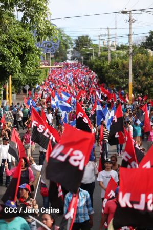 Daniel y Rosario se funden en abrazo solidario con las Madres en Oración y Cantata por la Paz