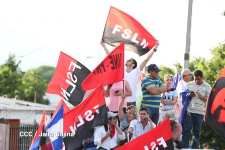 Daniel y Rosario se funden en abrazo solidario con las Madres en Oración y Cantata por la Paz