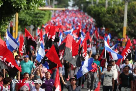 Daniel y Rosario se funden en abrazo solidario con las Madres en Oración y Cantata por la Paz