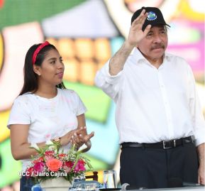 Daniel y Rosario se funden en abrazo solidario con las Madres en Oración y Cantata por la Paz