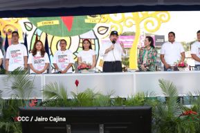 Daniel y Rosario se funden en abrazo solidario con las Madres en Oración y Cantata por la Paz