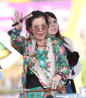 Daniel y Rosario se funden en abrazo solidario con las Madres en Oración y Cantata por la Paz