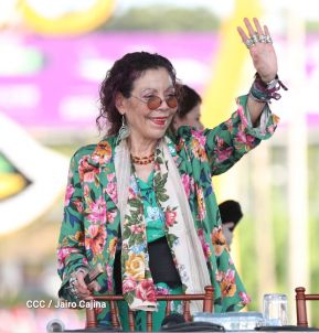 Daniel y Rosario se funden en abrazo solidario con las Madres en Oración y Cantata por la Paz