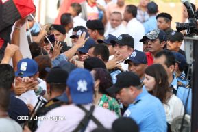Daniel y Rosario se funden en abrazo solidario con las Madres en Oración y Cantata por la Paz