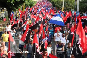 Daniel y Rosario se funden en abrazo solidario con las Madres en Oración y Cantata por la Paz