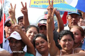 Daniel y Rosario se funden en abrazo solidario con las Madres en Oración y Cantata por la Paz