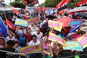 Daniel y Rosario se funden en abrazo solidario con las Madres en Oración y Cantata por la Paz
