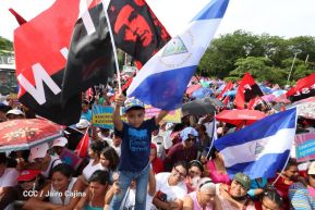 Daniel y Rosario se funden en abrazo solidario con las Madres en Oración y Cantata por la Paz