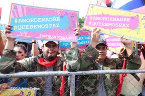 Daniel y Rosario se funden en abrazo solidario con las Madres en Oración y Cantata por la Paz