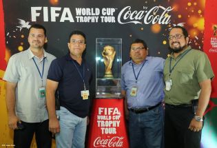Trofeo de la Copa Mundial de la FIFA visita por primera vez Nicaragua