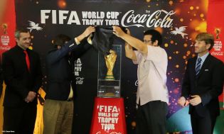 Trofeo de la Copa Mundial de la FIFA visita por primera vez Nicaragua