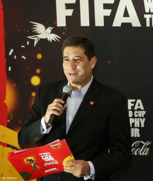Trofeo de la Copa Mundial de la FIFA visita por primera vez Nicaragua