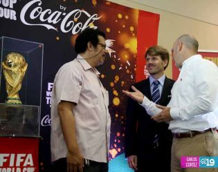 Trofeo de la Copa Mundial de la FIFA visita por primera vez Nicaragua