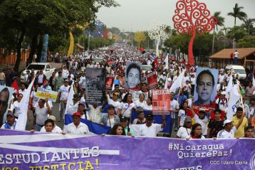 Estudiantes comprometidos por la Paz y la Justicia para las víctimas del terrorismo golpista