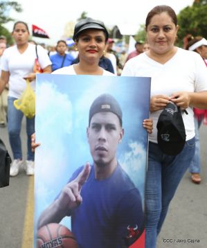 Estudiantes comprometidos por la Paz y la Justicia para las víctimas del terrorismo golpista