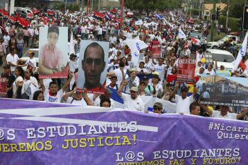 Estudiantes comprometidos por la Paz y la Justicia para las víctimas del terrorismo golpista