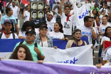 Estudiantes comprometidos por la Paz y la Justicia para las víctimas del terrorismo golpista