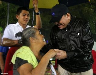 Daniel y Rosario rinden homenaje al Comandante Carlos Fonseca en el 37 Aniversario de su Tránsito a la Inmortalidad