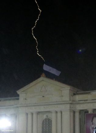 Daniel y Rosario rinden homenaje al Comandante Carlos Fonseca en el 37 Aniversario de su Tránsito a la Inmortalidad