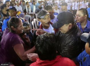 Daniel y Rosario rinden homenaje al Comandante Carlos Fonseca en el 37 Aniversario de su Tránsito a la Inmortalidad