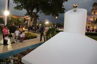 Daniel y Rosario rinden homenaje al Comandante Carlos Fonseca en el 37 Aniversario de su Tránsito a la Inmortalidad