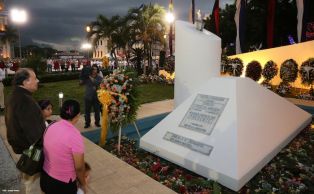 Daniel y Rosario rinden homenaje al Comandante Carlos Fonseca en el 37 Aniversario de su Tránsito a la Inmortalidad