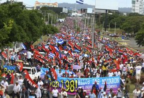 Mar de pueblo reclama justicia y reparación para las víctimas y castigo para los terroristas golpistas