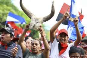 Mar de pueblo reclama justicia y reparación para las víctimas y castigo para los terroristas golpistas