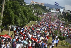 Miles piden Justicia para las víctimas del terrorismo golpista y conmemoran el 38 Aniversario de la Alfabetización