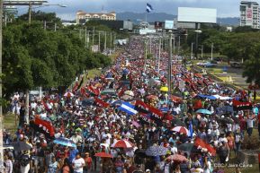 Miles piden Justicia para las víctimas del terrorismo golpista y conmemoran el 38 Aniversario de la Alfabetización