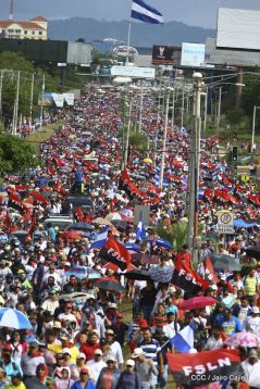 Miles piden Justicia para las víctimas del terrorismo golpista y conmemoran el 38 Aniversario de la Alfabetización