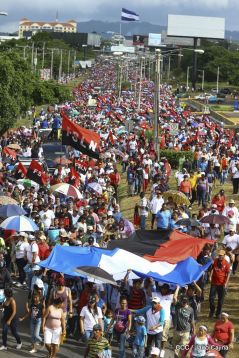 Miles piden Justicia para las víctimas del terrorismo golpista y conmemoran el 38 Aniversario de la Alfabetización