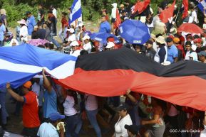 Miles piden Justicia para las víctimas del terrorismo golpista y conmemoran el 38 Aniversario de la Alfabetización