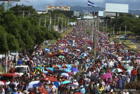 Miles piden Justicia para las víctimas del terrorismo golpista y conmemoran el 38 Aniversario de la Alfabetización
