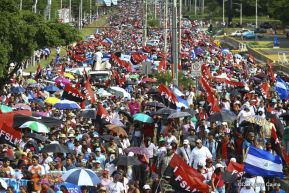 Miles piden Justicia para las víctimas del terrorismo golpista y conmemoran el 38 Aniversario de la Alfabetización