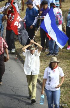 Miles piden Justicia para las víctimas del terrorismo golpista y conmemoran el 38 Aniversario de la Alfabetización
