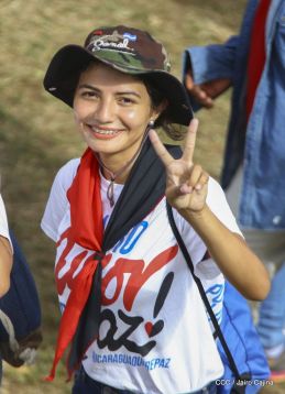 Miles piden Justicia para las víctimas del terrorismo golpista y conmemoran el 38 Aniversario de la Alfabetización