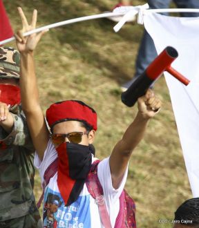 Miles piden Justicia para las víctimas del terrorismo golpista y conmemoran el 38 Aniversario de la Alfabetización