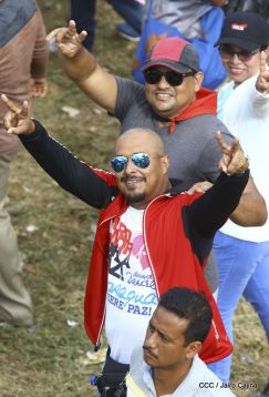 Miles piden Justicia para las víctimas del terrorismo golpista y conmemoran el 38 Aniversario de la Alfabetización