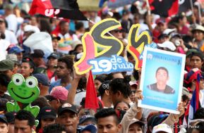 Miles piden Justicia para las víctimas del terrorismo golpista y conmemoran el 38 Aniversario de la Alfabetización