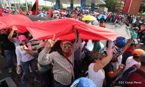 Miles piden Justicia para las víctimas del terrorismo golpista y conmemoran el 38 Aniversario de la Alfabetización