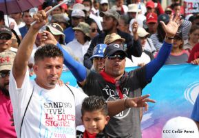 Miles piden Justicia para las víctimas del terrorismo golpista y conmemoran el 38 Aniversario de la Alfabetización