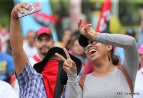 Miles piden Justicia para las víctimas del terrorismo golpista y conmemoran el 38 Aniversario de la Alfabetización