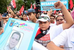 Miles piden Justicia para las víctimas del terrorismo golpista y conmemoran el 38 Aniversario de la Alfabetización