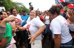 Miles piden Justicia para las víctimas del terrorismo golpista y conmemoran el 38 Aniversario de la Alfabetización